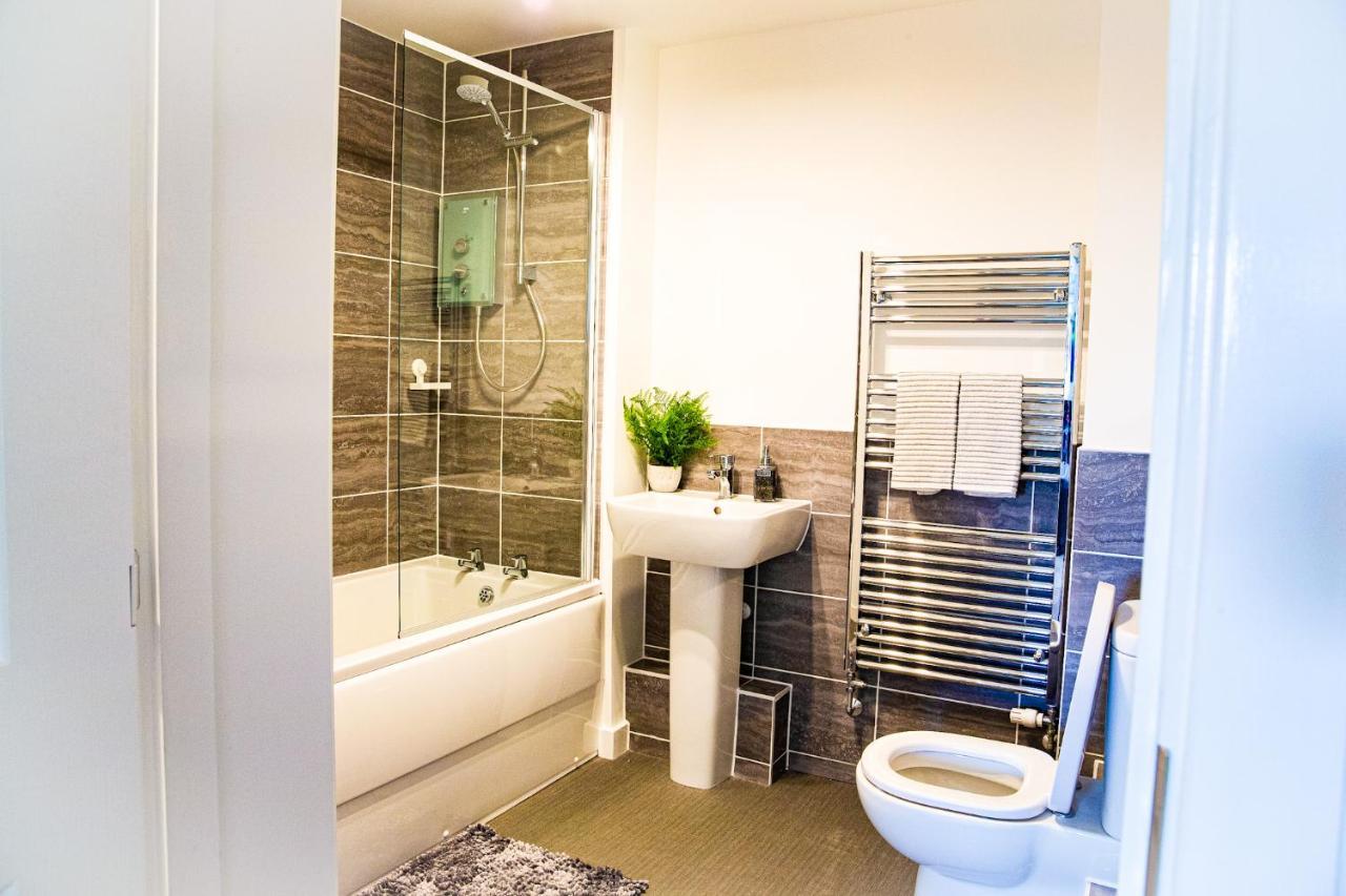 צ'אטהם A Luxury 2 Bedroom Apartment With 2 Free Parking מראה חיצוני תמונה