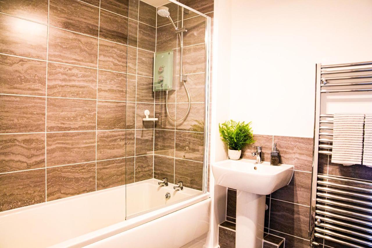 צ'אטהם A Luxury 2 Bedroom Apartment With 2 Free Parking מראה חיצוני תמונה