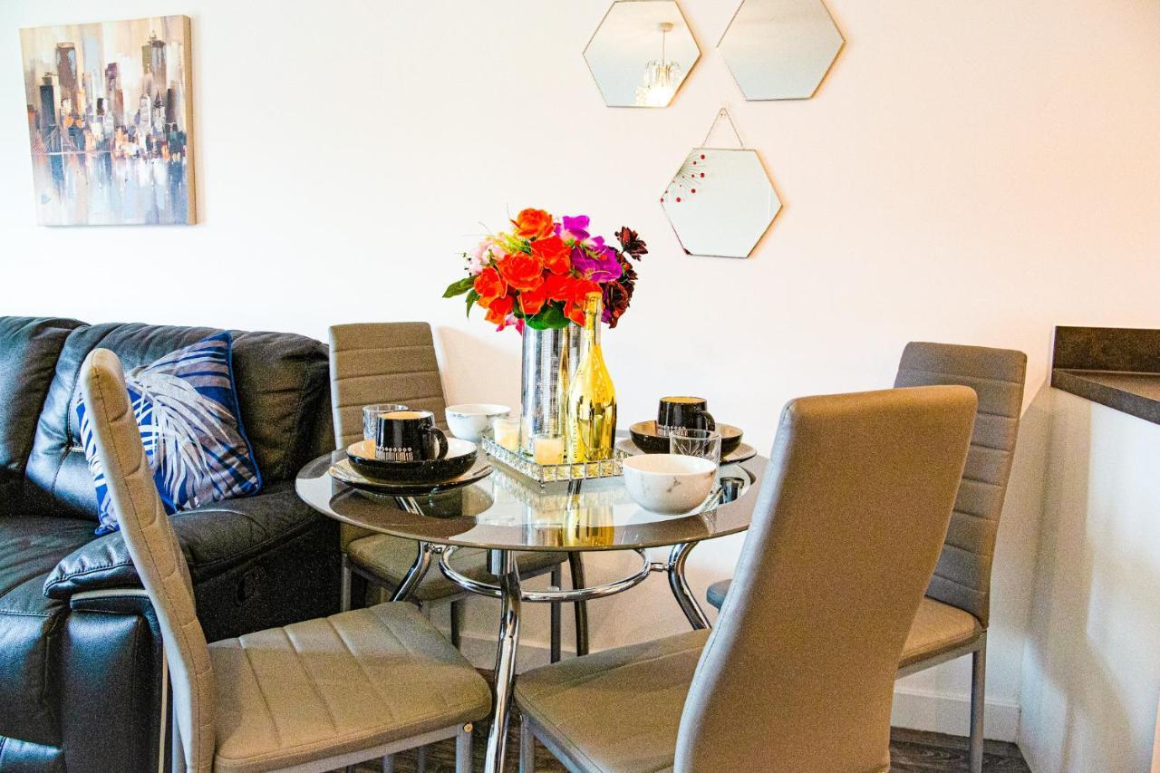 צ'אטהם A Luxury 2 Bedroom Apartment With 2 Free Parking מראה חיצוני תמונה