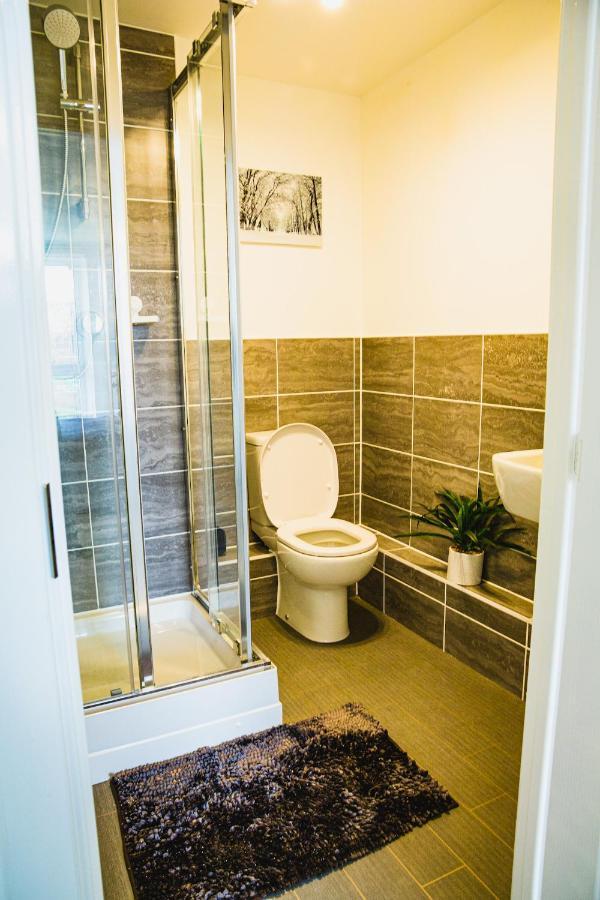 צ'אטהם A Luxury 2 Bedroom Apartment With 2 Free Parking מראה חיצוני תמונה